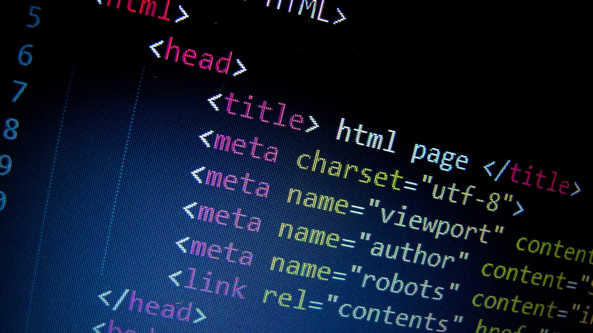 códigos html em tela de computador