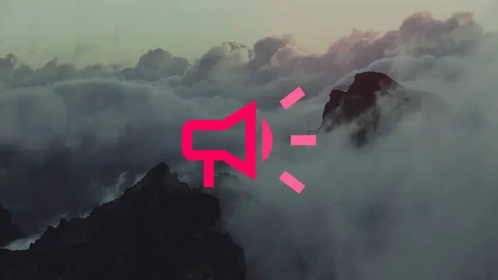 Montanhas Entre Nuvens